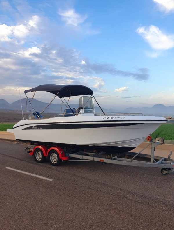 NAUTIPOL 630 OPEN CON YAMAHA F115 (AÑO 2023 Y 15 HORAS)