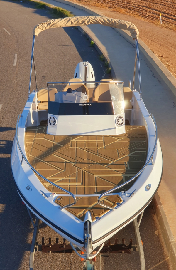 7 MARES 630 SUNDECK-SUZUKI 140 HP - Imagen 3